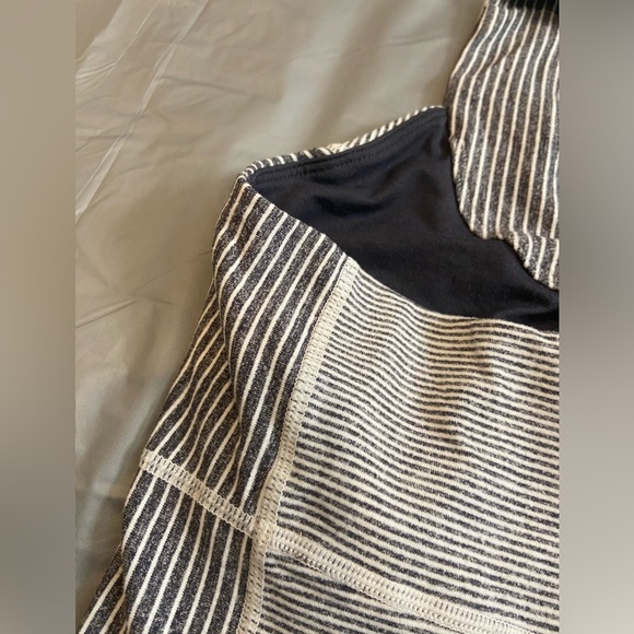 🩵Lululemon Scoop Neck (8) EUC - Picture 5 of 9